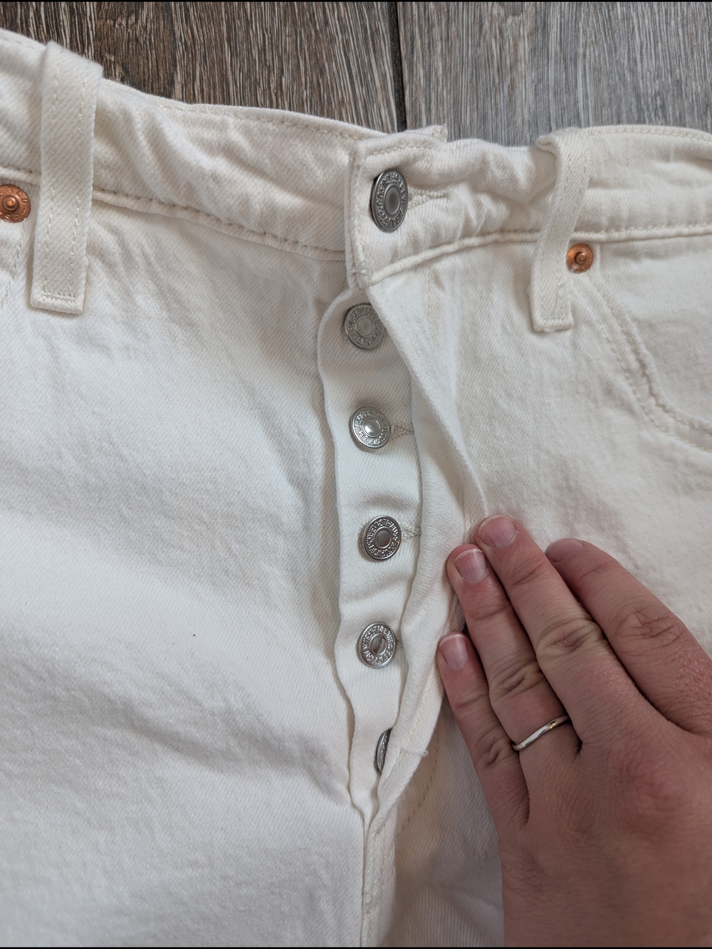 Levi's 501 Denim Shorts White Size 33 Raw Hem Button Fly Butter Mom - Picture 3 of 11